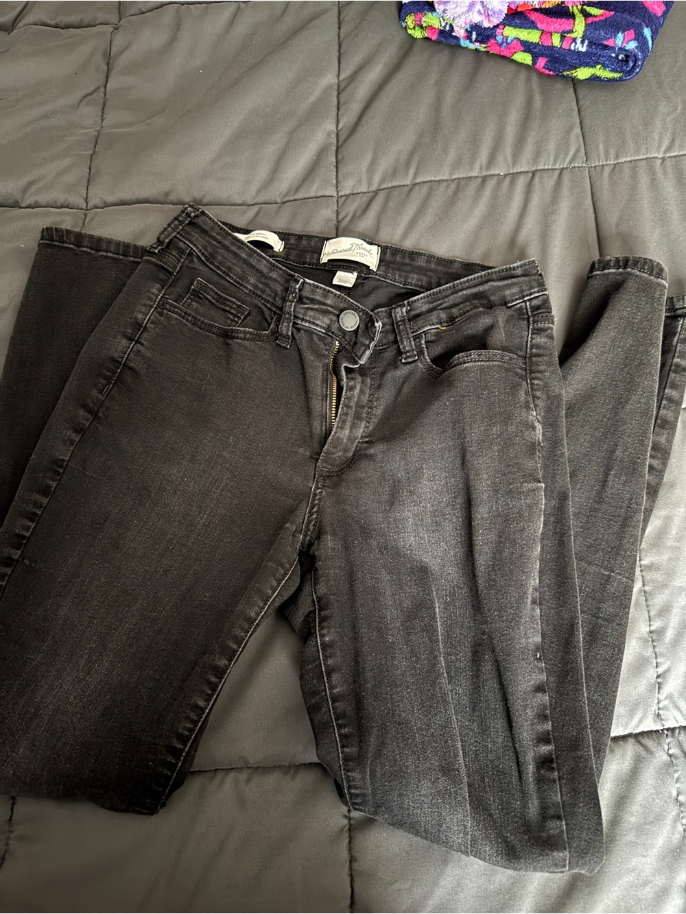 Black universal thread 28R mid rise skinny jeans